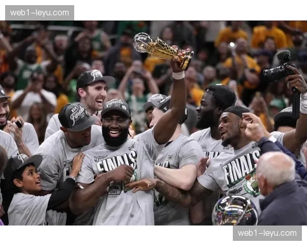 凯尔特人攻防效率均进前十 团队体系保障稳定性