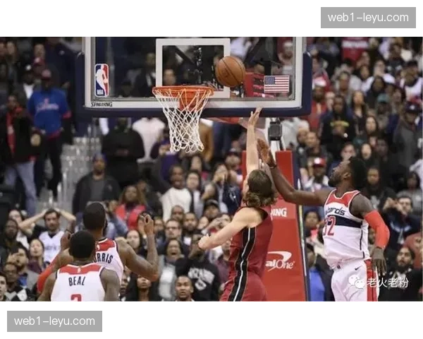 火箭123-122补篮绝杀热火 阿门汤普森24分18板制胜补篮